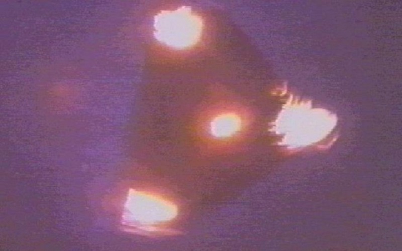 The Phoenix Lights: A Massive UFO Sighting in 1997 The Phoenix Lights: A Massive UFO Sighting in 1997